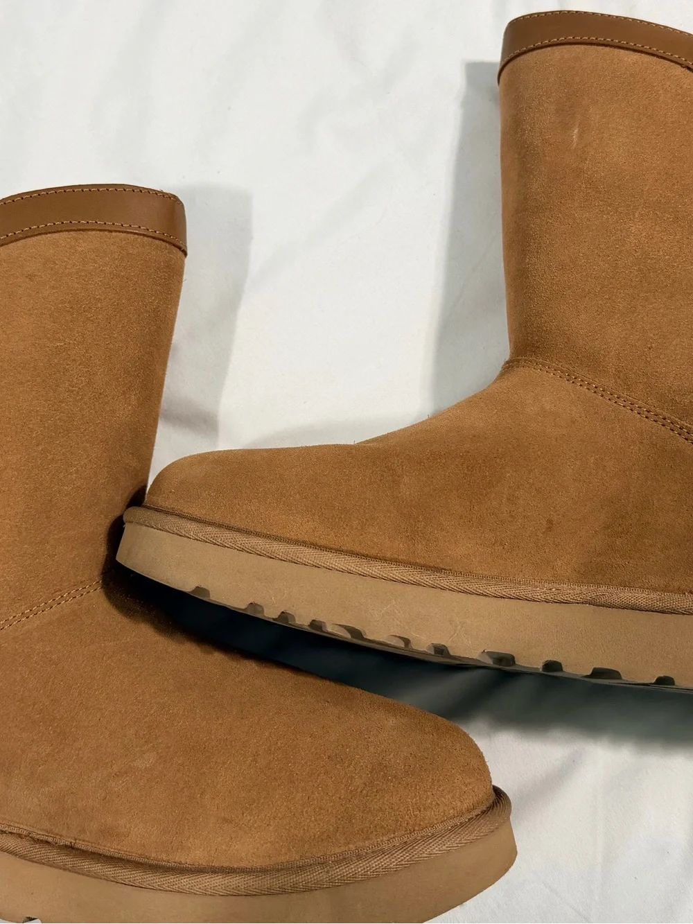 UGG Women's Chestnut Short Lunara new without box.